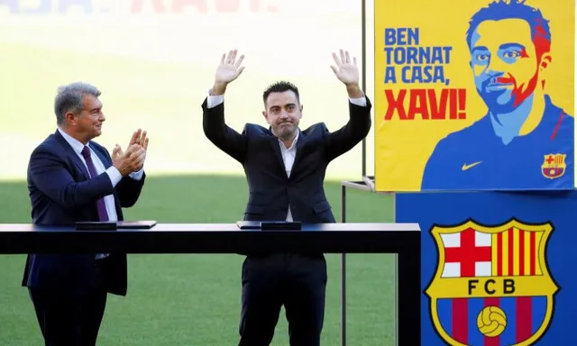 HLV Xavi chính thức ra mắt Barca và lập tức thanh lọc đội ngũ BHL