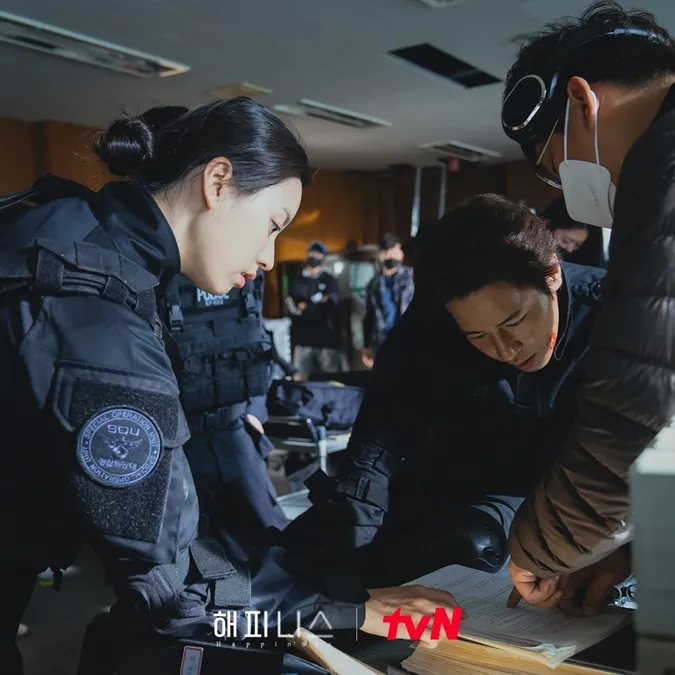 Happiness review: Phim kinh dị mới của Han Hyo Joo và Park Hyung Sik có gì hấp dẫn? 22