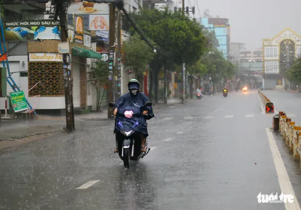Dự báo thời tiết hôm nay 13/11/2021: Thừa Thiên Huế đến Quảng Ngãi lượng mưa có nơi trên 350mm 1