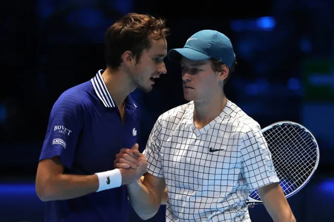 ATP Finals 2021: Zverev gặp Djokovic tại bán kết - Medvedev thắng kịch tính Sinner