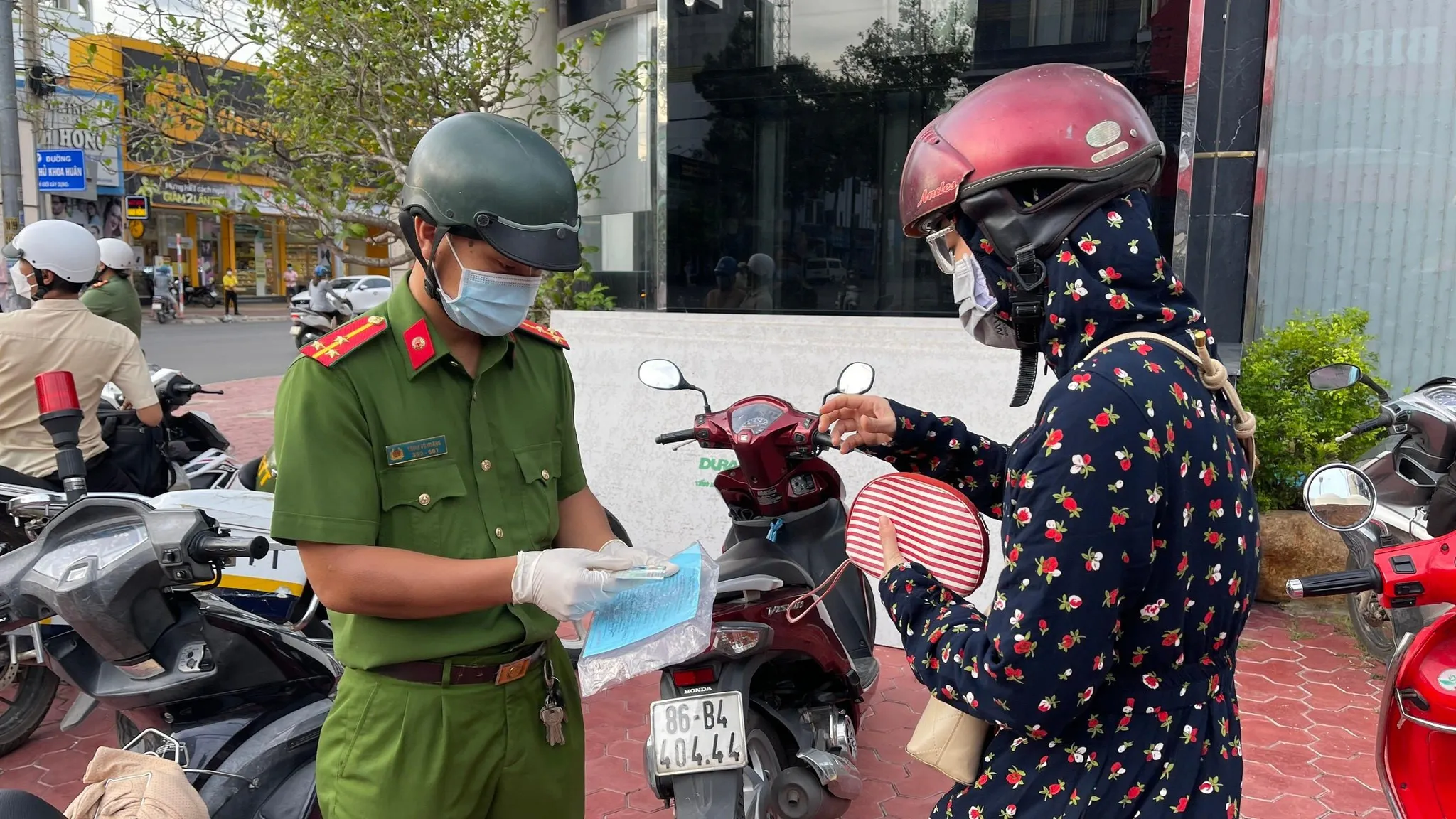 Bình Thuận: tăng cường tuần tra, siết chặt người ra vào vùng đỏ