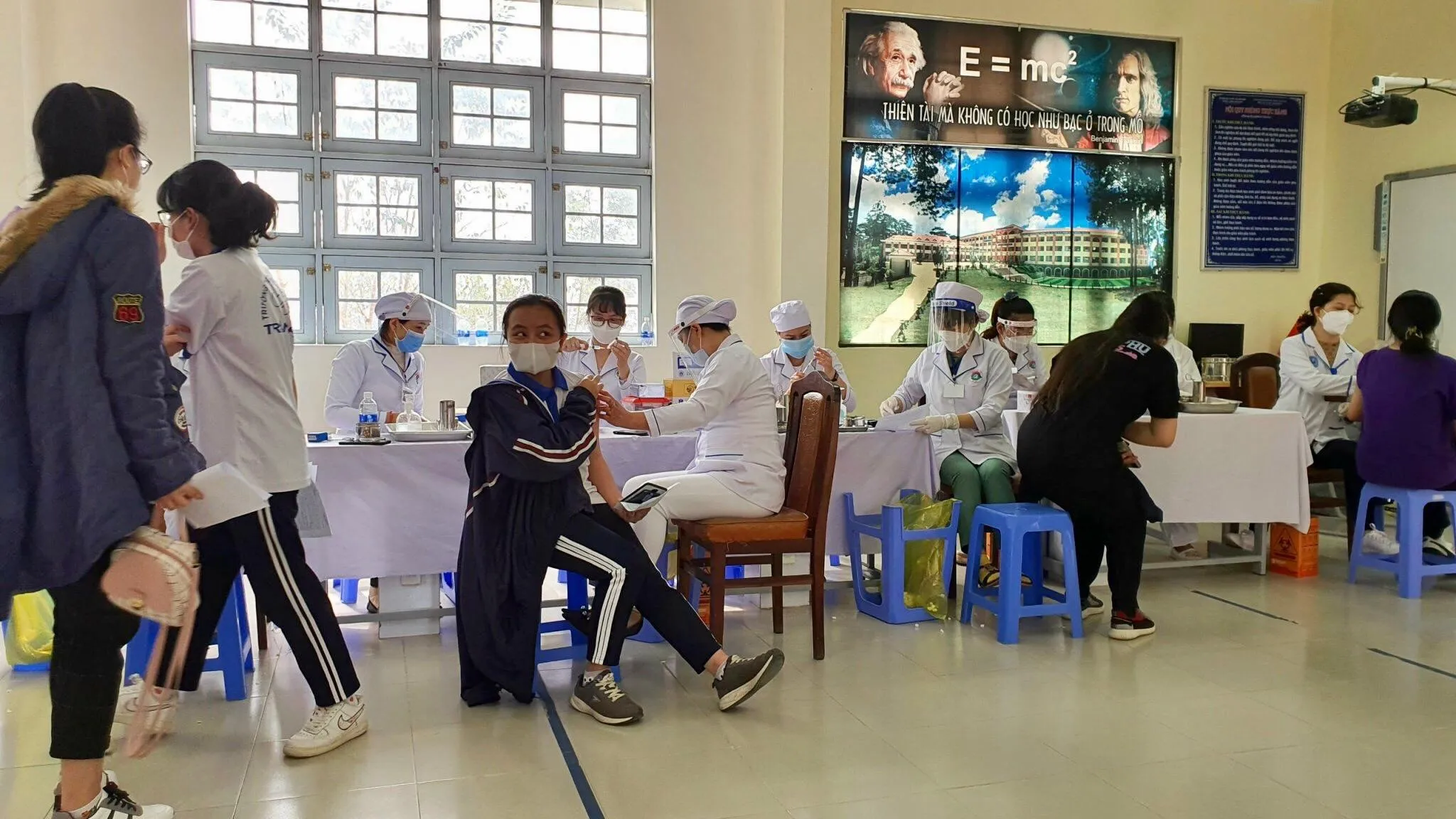 Hơn 21 ngàn học sinh từ 16-18 tuổi ở Lâm Đồng được tiêm vắc xin phòng dịch Covid-19