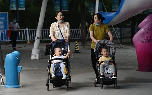 Tỷ lệ sinh thấp chưa từng có, Trung Quốc đối mặt với thách thức về nhân khẩu học