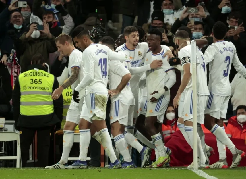 Real Madrid bảo vệ ngôi đầu BXH sau chiến thắng ngược Sevilla