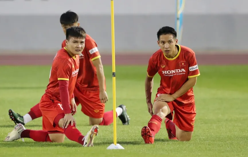ĐT Việt Nam chốt danh sách 30 cầu thủ dự AFF Cup 2020 -  Hùng Dũng chưa thể sang Singapore