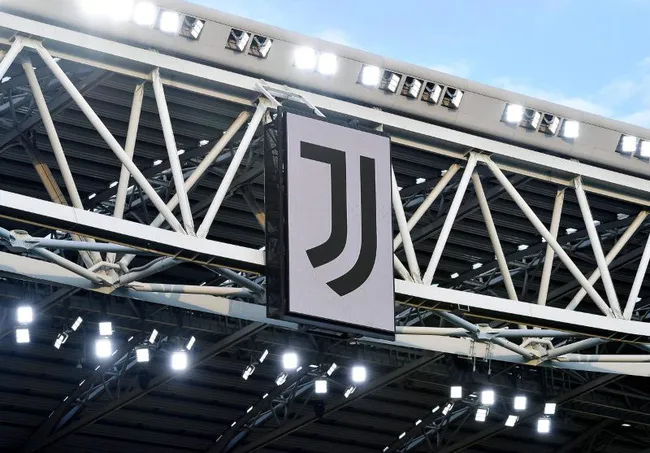 Juventus đứng trước nguy cơ bị tướt danh hiệu và đánh tụt hạng