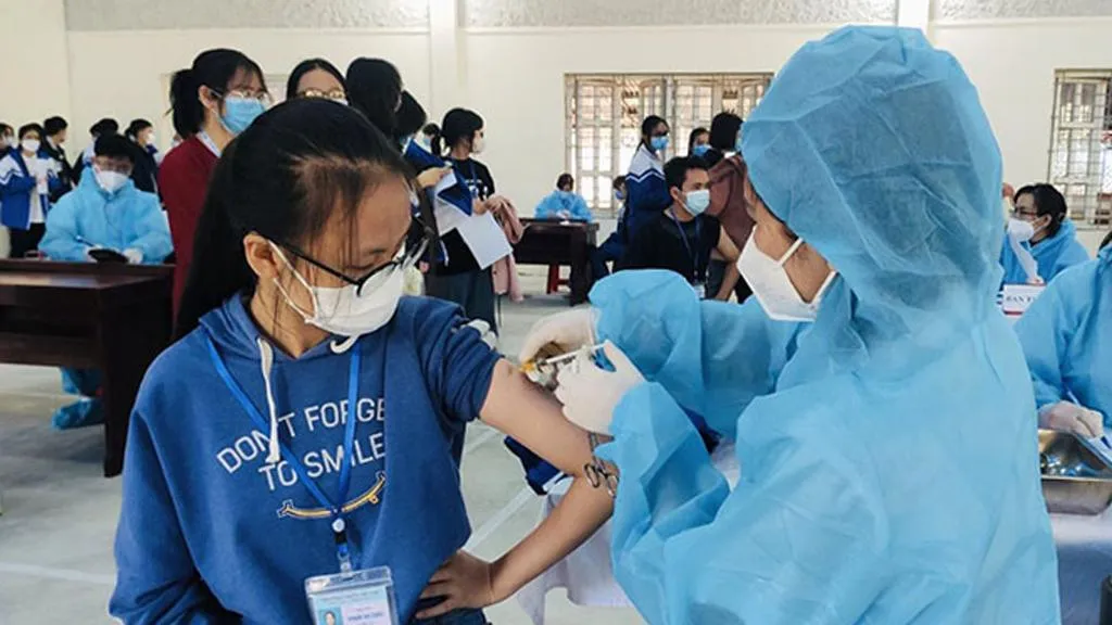 Thanh Hóa: 86 học sinh phản ứng sau tiêm vắc xin nhập viện theo dõi