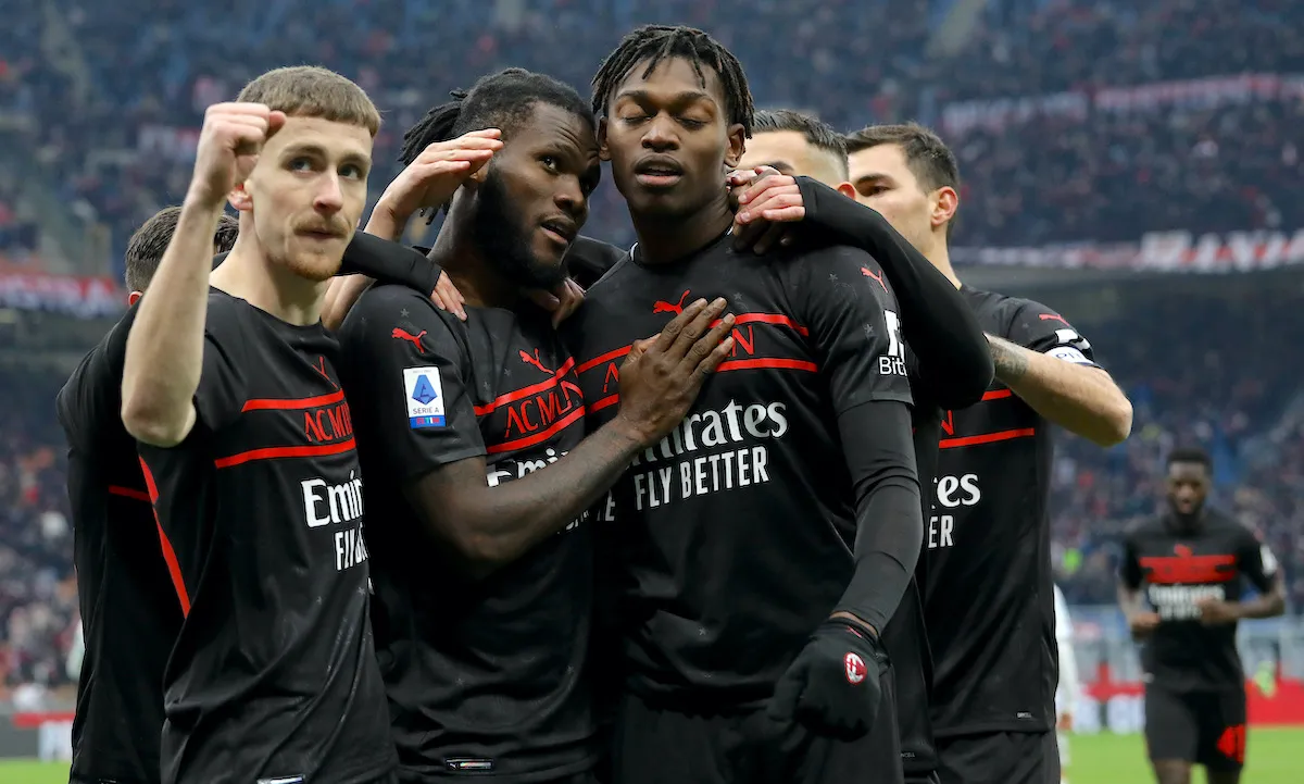 Milan chiếm đỉnh bảng - Inter bám sát sau chiến thắng trước Roma