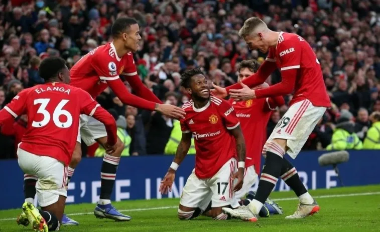 Fred giúp HLV Rangnick ra mắt MU suôn sẻ - Tottenham đặt chân vào Top 5