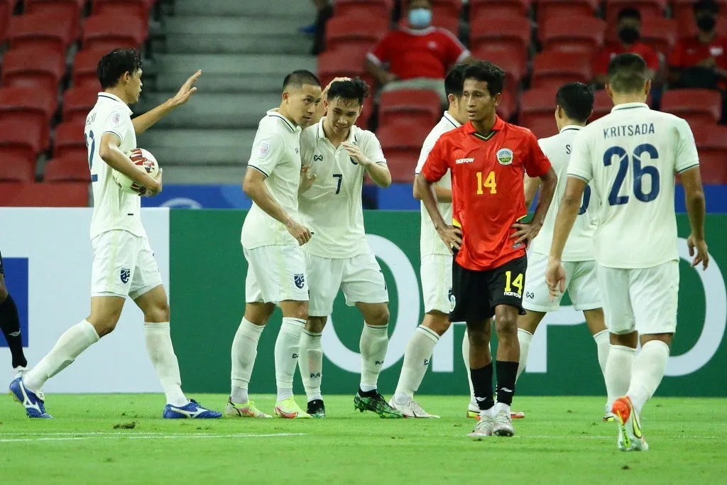 AFF Cup 2020: Tiền đạo Lào xin đổi áo Công Phượng - FIFA cộng điểm cho ĐT Việt Nam