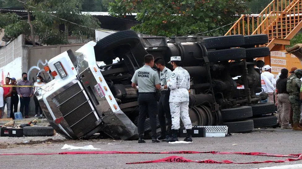 Lật xe tải chở người di cư ở Mexico, ít nhất 54 người thiệt mạng