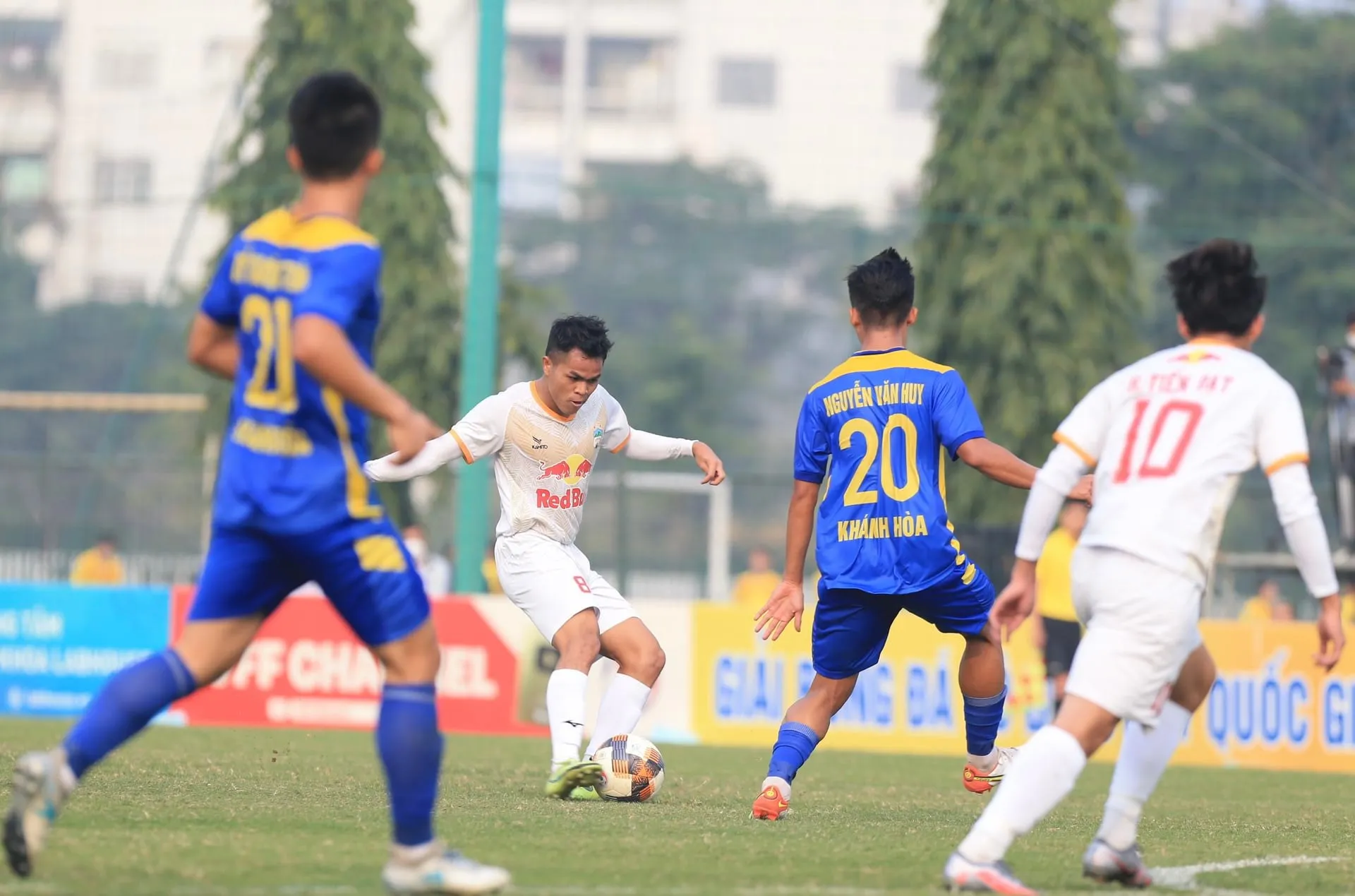 Việt Nam chỉ có 3 suất dự giải đấu châu lục - Cầu thủ TPHCM dương tính Covid