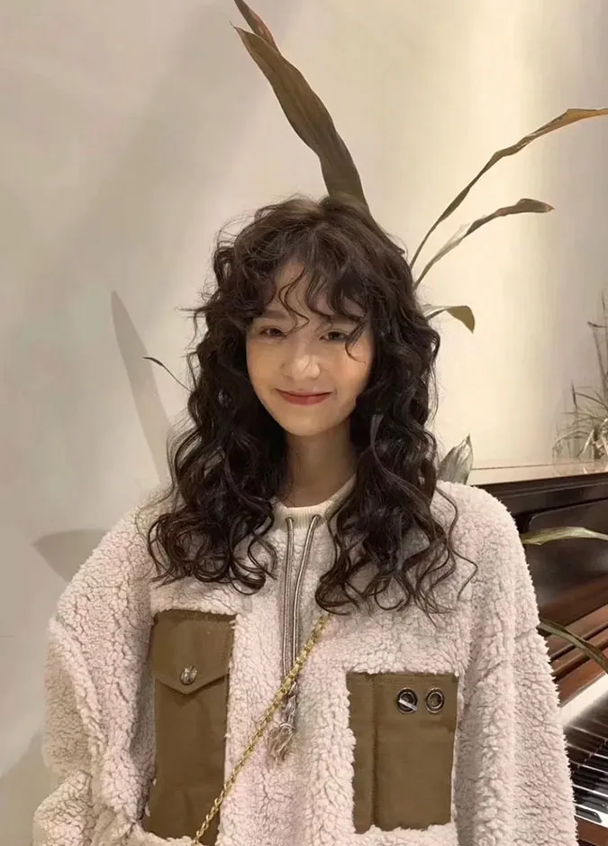 4 kiểu tóc uốn xu hướng của gái Nhật – Hàn trong năm 2022 10