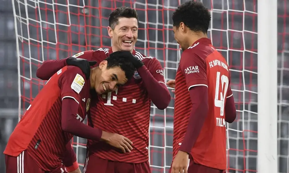 Bayern vô địch lượt đi Bundesliga - Lewandowski cân bằng kỷ lục của Ronaldo