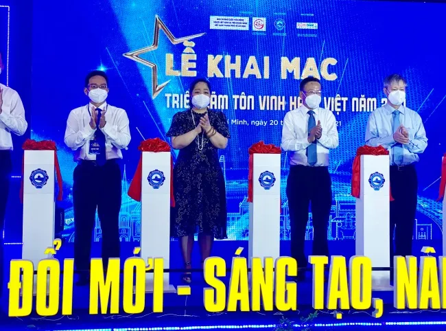 Khai mạc triển lãm Tôn vinh hàng Việt năm 2021 1