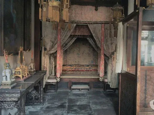 vi-sao-du-khach-khong-duoc-tham-quan-lanh-cung-voh-1