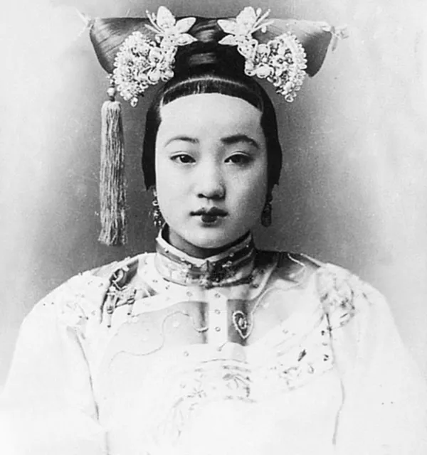 vi-sao-du-khach-khong-duoc-tham-quan-lanh-cung-voh