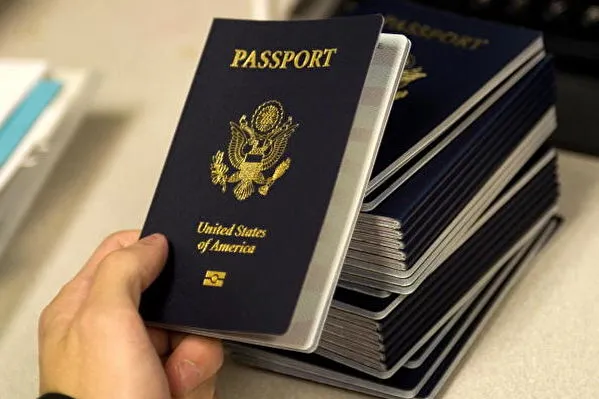 Công dân Mỹ mắc kẹt ở nước ngoài có thể trở về Mỹ bằng hộ chiếu quá hạn vào trước ngày 31/3/2022 1