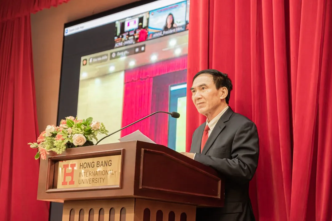 GS.TS. Phạm Văn Lình- Hiệu trưởng trường Đại học QT Hồng Bàng phát biểu tại Hội thảo