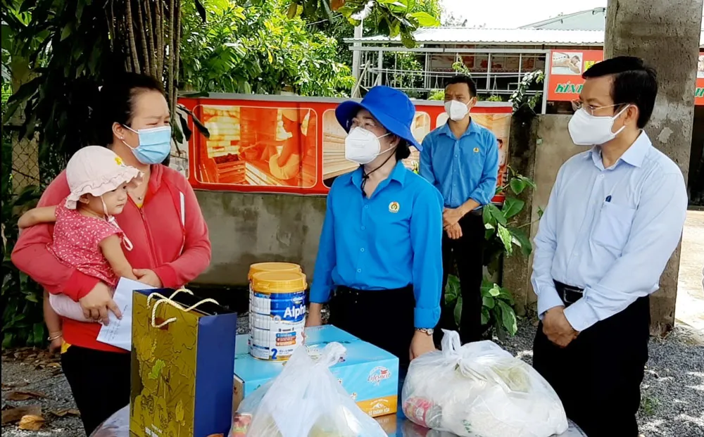 Bình Dương: Hỗ trợ gia đình công nhân khó khăn đón Tết