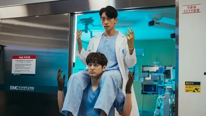 Ghost Doctor của Bi Rain và Kim Bum đạt rating mở màn hứa hẹn 4