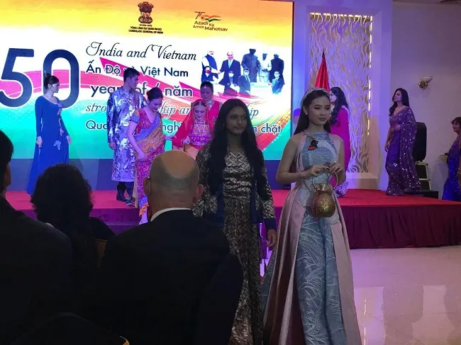 Giao lưu văn hóa Ấn Độ và Việt Nam nhân sự kiện kỷ niệm 50 năm thiết lập quan hệ ngoại giao Việt Nam - Ấn Độ 7