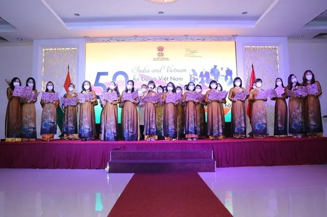 Giao lưu văn hóa Ấn Độ và Việt Nam nhân sự kiện kỷ niệm 50 năm thiết lập quan hệ ngoại giao Việt Nam - Ấn Độ 6