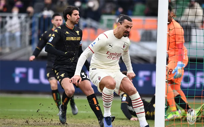 Juve ngược dòng không tưởng trước Roma - Inter và Milan so kè kịch tính ngôi đầu