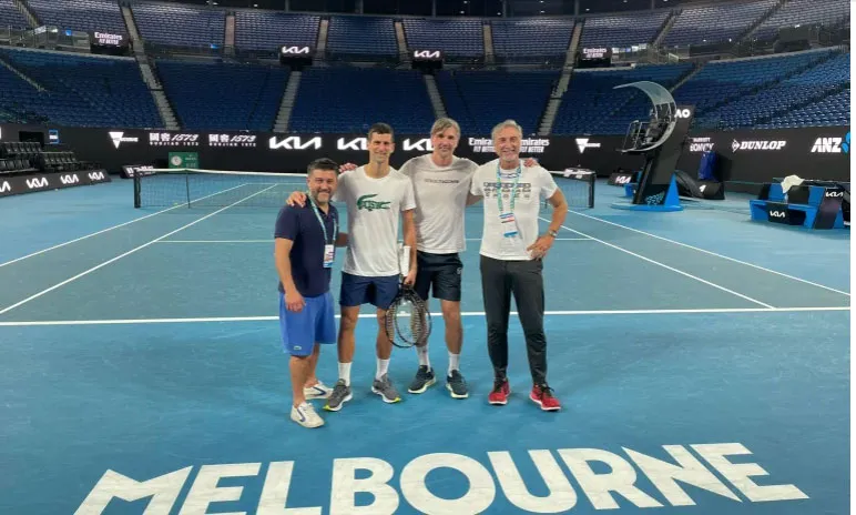 Được trả tự do, Djokovic háo hức tập luyện chuẩn bị chinh phục Australia Open 2022