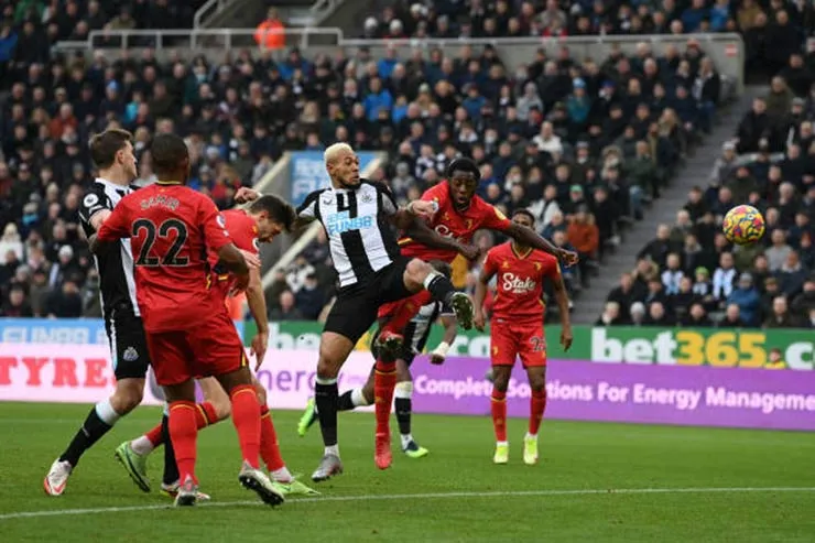 MU đánh rơi chiến thắng trước Aston Villa - Newcastle nối dài chuỗi trận thất vọng