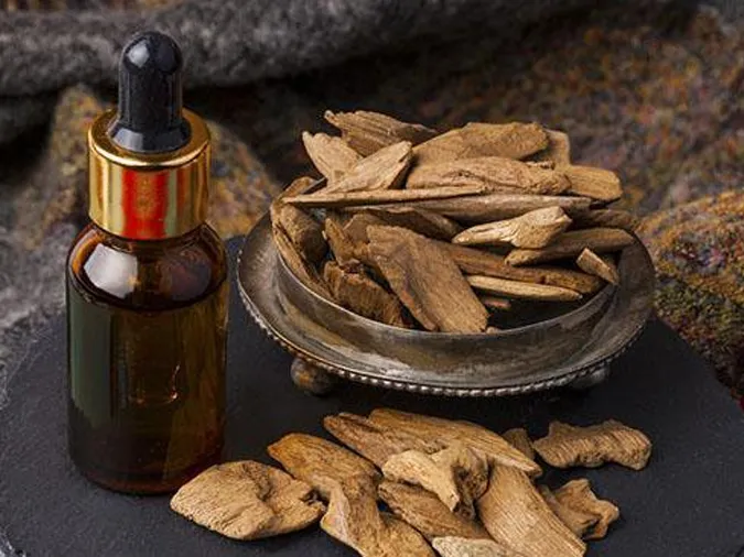 tinh-dau-tram-huong-co-tac-dung-gi-8-loi-ich-ai-cung-nen-biet-voh-0