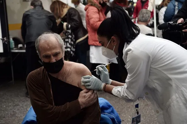 Hy Lạp: Người trên 60 tuổi chưa tiêm vắc-xin ngừa Covid-19 sẽ bị tiền phạt tiền hàng tháng 1