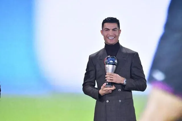 Lewandowski xuất sắc giành FIFA The Best 2021 - Ronaldo giành giải thưởng đặc biệt