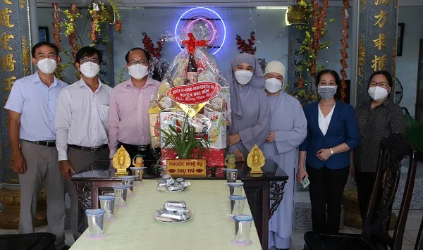 Lãnh đạo huyện Hóc Môn thăm các cơ sở tôn giáo trên địa bàn 1