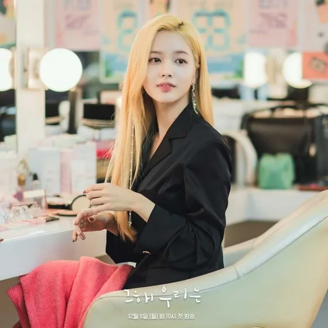 Nữ phụ Our Beloved Summer gây bất ngờ với nhan sắc xinh xắn thời thơ ấu 5