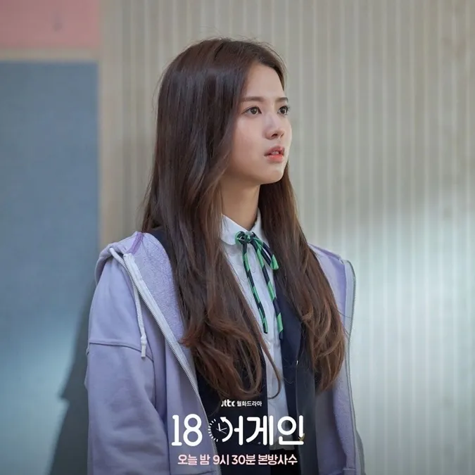 Nữ phụ Our Beloved Summer gây bất ngờ với nhan sắc xinh xắn thời thơ ấu 8