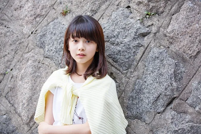 Nữ phụ Our Beloved Summer gây bất ngờ với nhan sắc xinh xắn thời thơ ấu 12