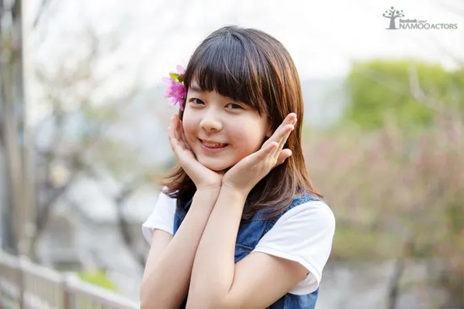 Nữ phụ Our Beloved Summer gây bất ngờ với nhan sắc xinh xắn thời thơ ấu 10