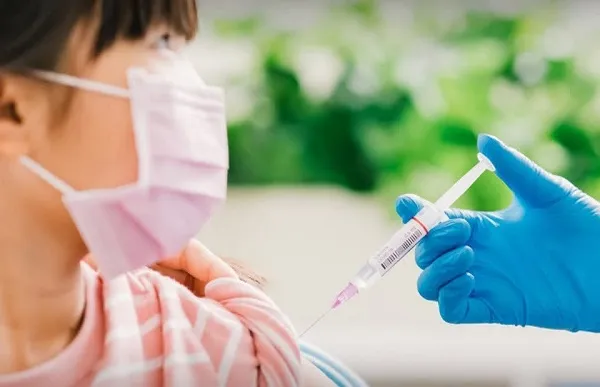 Chính phủ đồng ý mua 21,9 triệu liều vaccine COVID-19 cho trẻ em 1