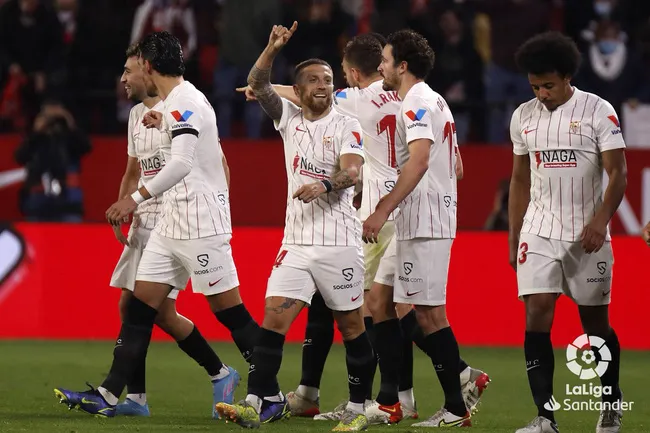 PSG nhọc nhằn giành 3 điểm - Sevilla bám sát Real trên BXH