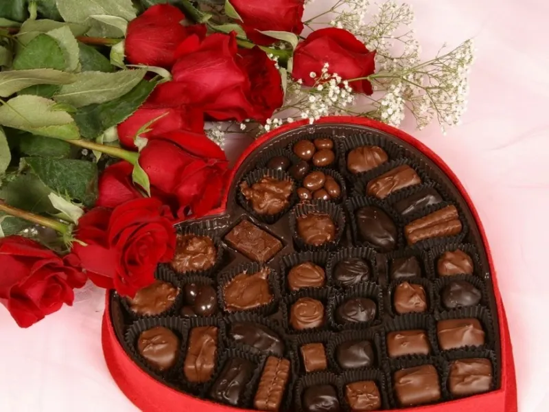 Ngày Valentine ở Mỹ rất đa dạng, người ta tặng nhau bất cứ thứ gì từ socola, hoa hồng đến những món đồ được mua trực tuyến 