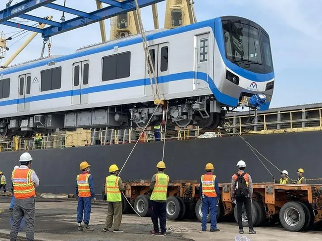 Tin nóng chiều 15/2: Người chở sinh viên trước khi mất tích đến công an trình diện 2