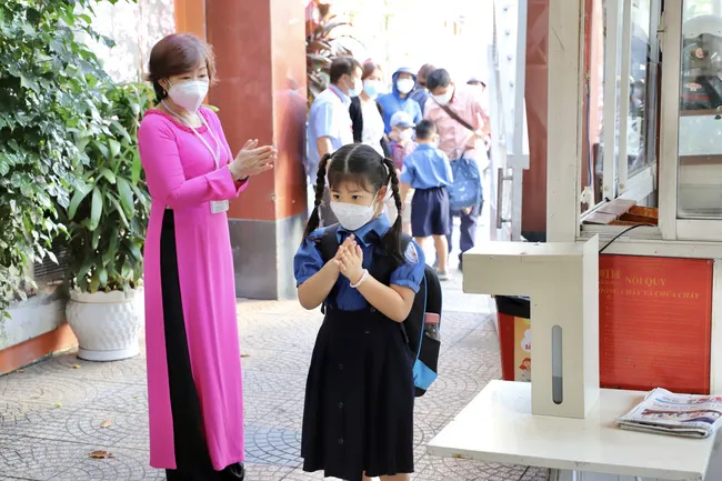 Tin nóng sáng 16/2/2022: TPHCM đánh giá dịch theo hướng dẫn mới 2