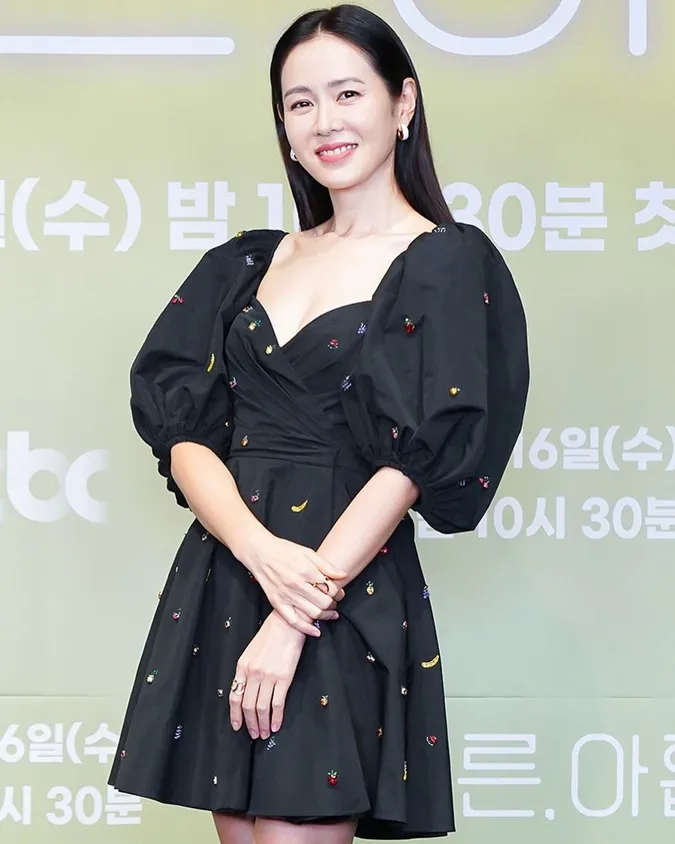 Son Ye Jin lần đầu lộ diện sau thông báo kết hôn với Hyun Bin,cô dâu sắp cưới rạng rỡ quá đi thôi 7