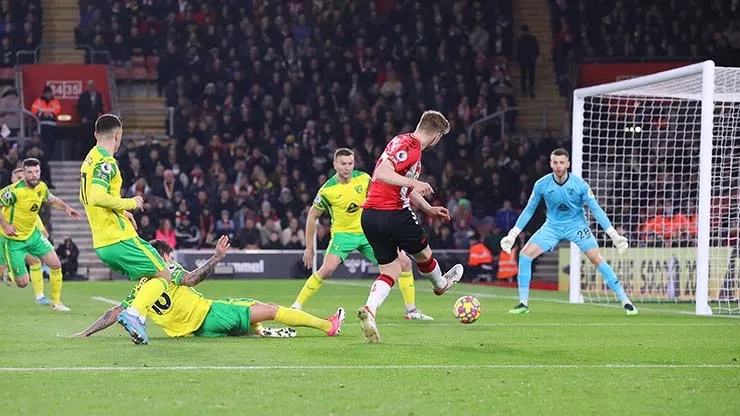 Southampton đẩy Norwich chìm xâu dưới đấy BXH - MU đua Top 4 kịch tính