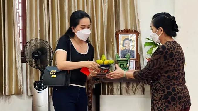 Việt Hương tiết lộ lý do lo toàn bộ chi phí lễ cầu siêu nghệ sĩ Ngọc Đáng 8
