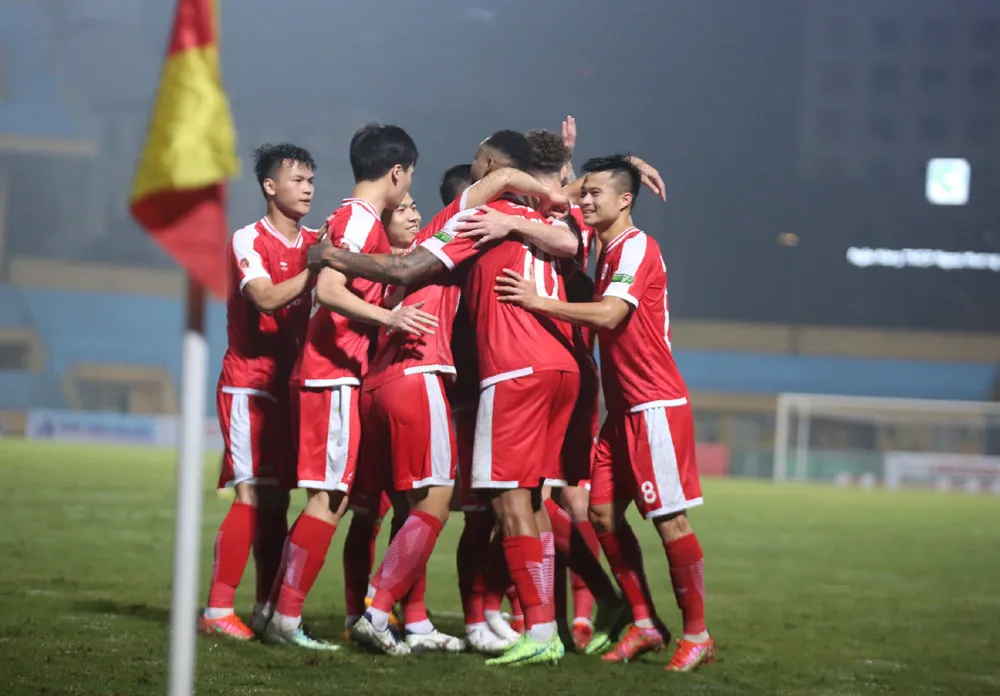 ĐKVĐ Viettel tạm dẫn đàu V-League 2022 - Hà Nội đối diện với lịch thi đấu dày đặc vì đá bù