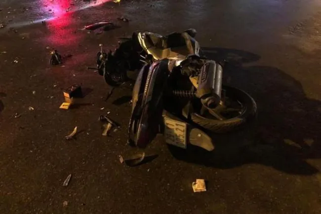 Tin tức tai nạn giao thông hôm nay 10/3/2022: Xe khách giường nằm tông đuôi xe bồn 3