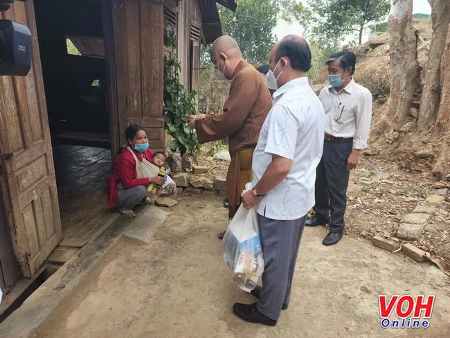 Hỗ trợ gần 1.500 suất quà hỗ trợ các đối tượng có hoàn cảnh khó khăn tại tỉnh Lâm Đồng 2