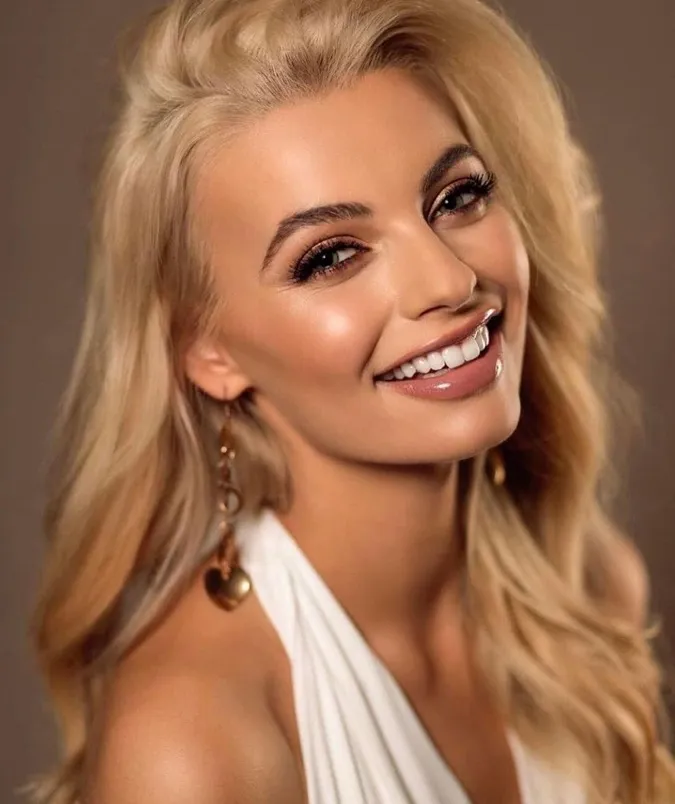 Vẻ đẹp thiên thần của người đẹp Ba Lan đăng quang Miss World 2021 3